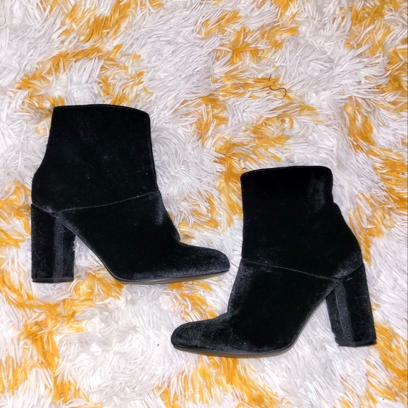 New Look Wide Fit Velvet Black Block Heeled Ankle Boots Woman's shoes - Picture 1 of 7
